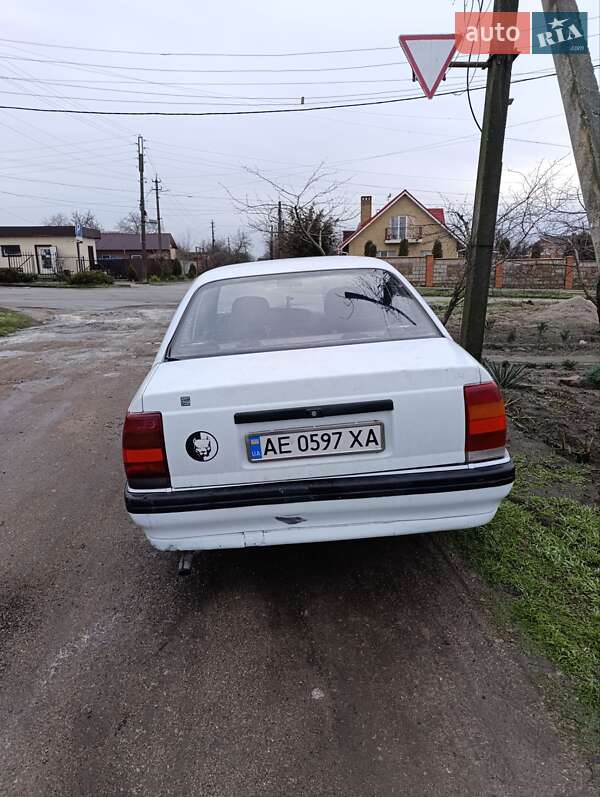 Седан Opel Omega 1991 в Нікополі фото 3 Седан Opel Omega 1991 в Нікополі