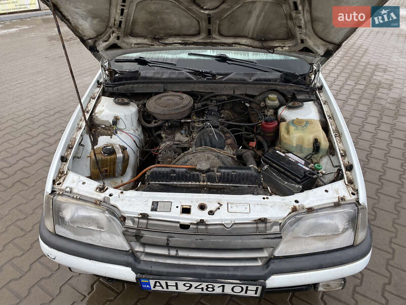 Седан Opel Omega 1988 в Кривому Розі