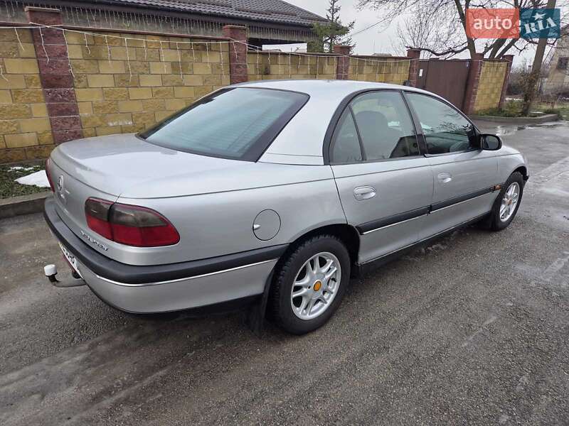 Седан Opel Omega 1998 в Каменском