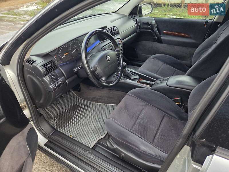 Седан Opel Omega 1998 в Каменском