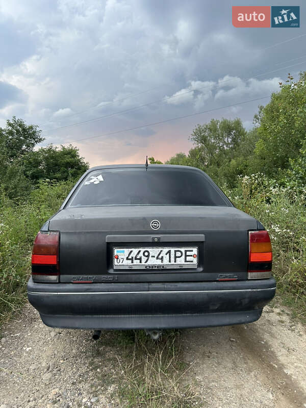 Седан Opel Omega 1989 в Виноградове