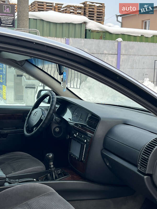 Седан Opel Omega 1999 в Ровно