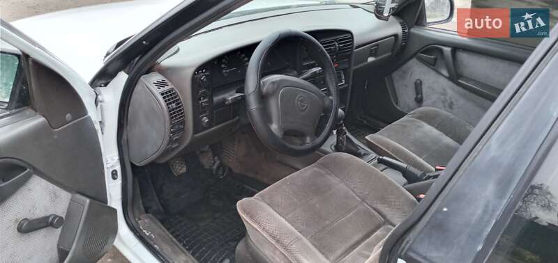 Седан Opel Omega 1988 в Кропивницком