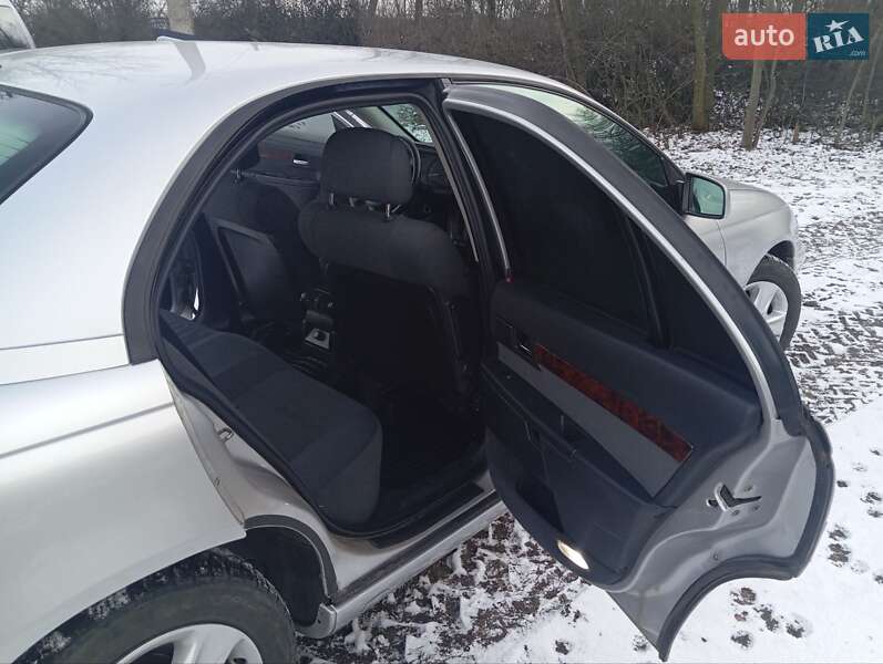 Седан Opel Omega 2000 в Новоукраинке