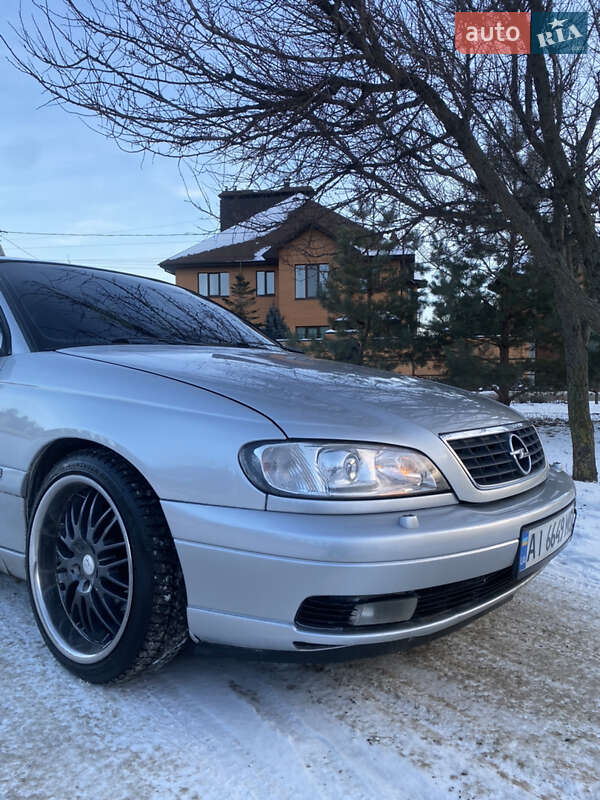 Седан Opel Omega 2000 в Полтаве