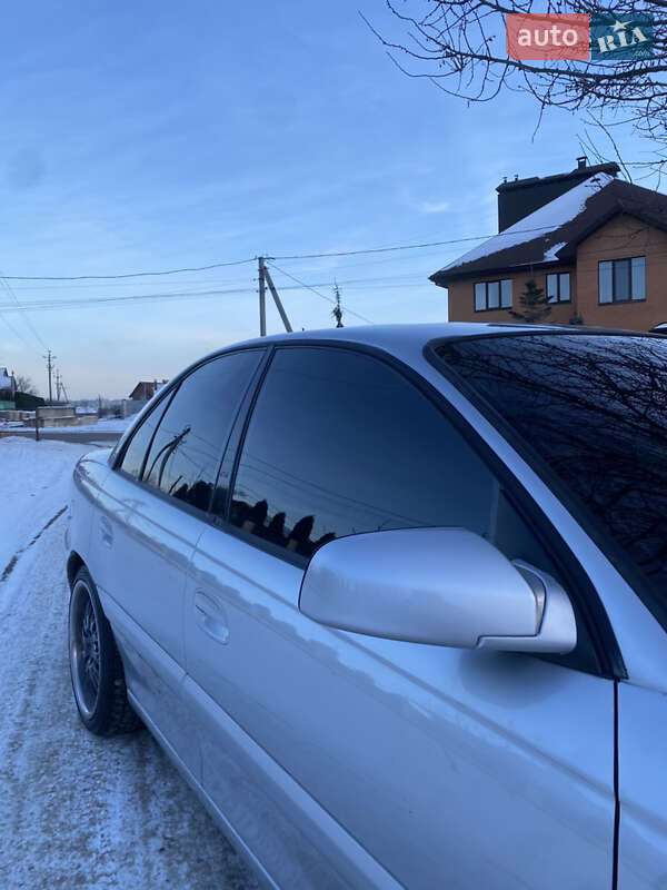 Седан Opel Omega 2000 в Полтаве