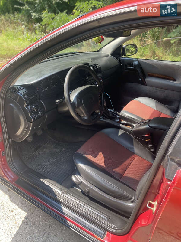 Универсал Opel Omega 1995 в Волочиске