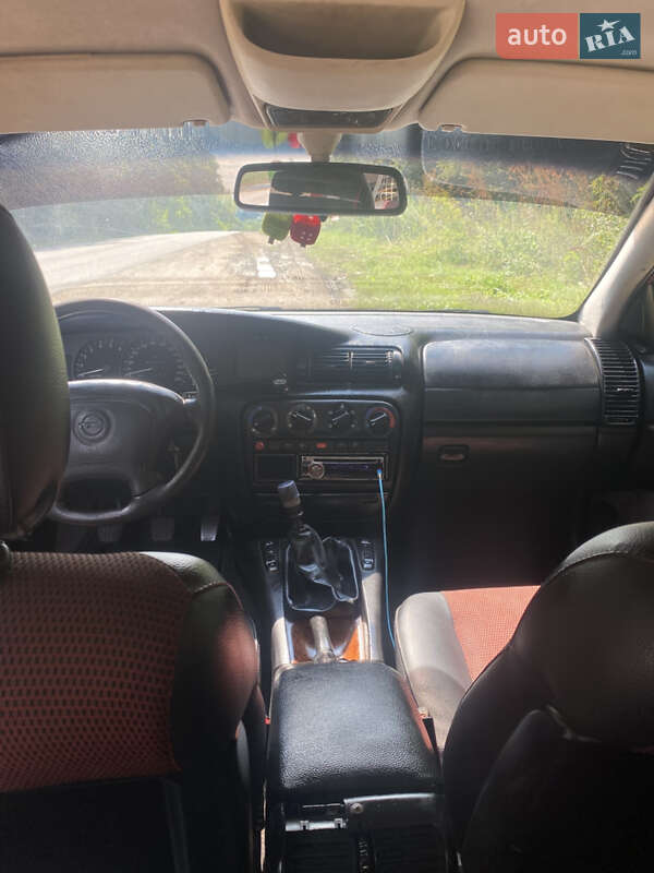 Универсал Opel Omega 1995 в Волочиске