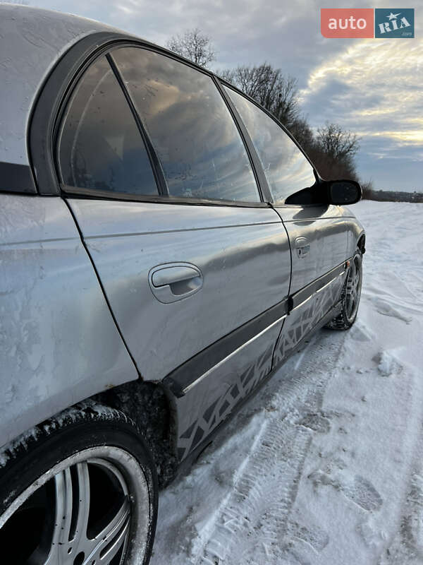 Седан Opel Omega 1995 в Бродах