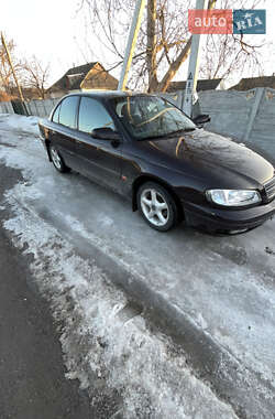 Седан Opel Omega 2000 в Гнивани