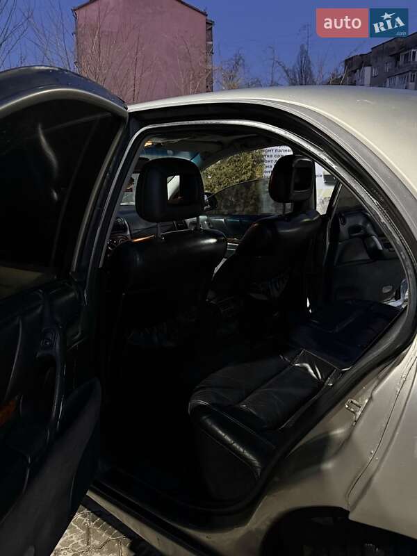 Седан Opel Omega 1994 в Чернівцях