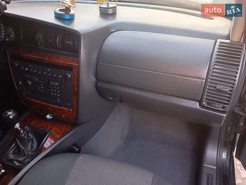 Седан Opel Omega 2003 в Дубно