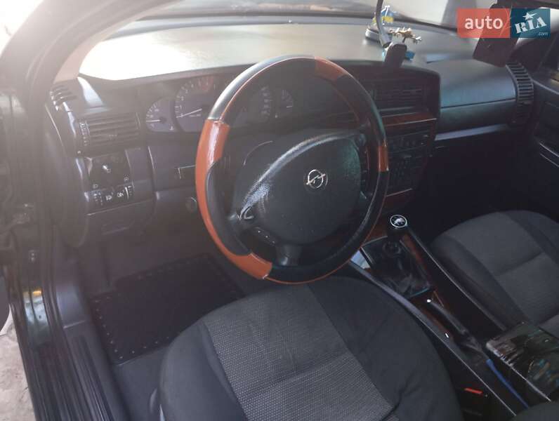 Седан Opel Omega 2003 в Дубно