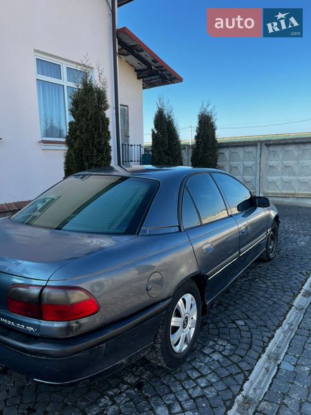 Седан Opel Omega 1997 в Золочеве