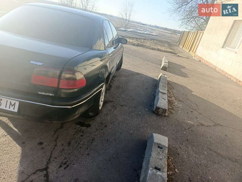 Седан Opel Omega 1996 в Миргороде