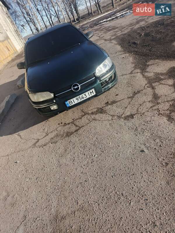 Седан Opel Omega 1996 в Миргороде