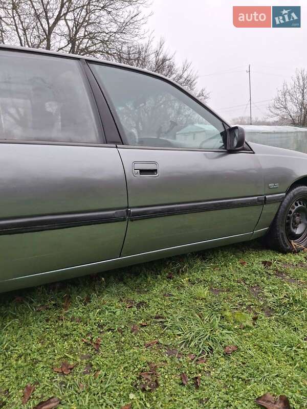 Універсал Opel Omega 1987 в Кам'янському