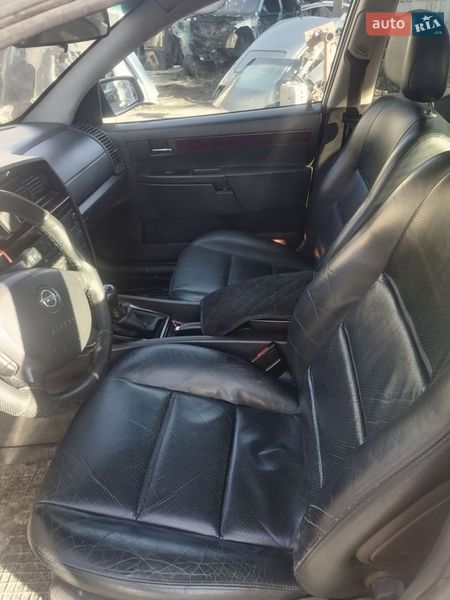 Седан Opel Omega 2001 в Черновцах