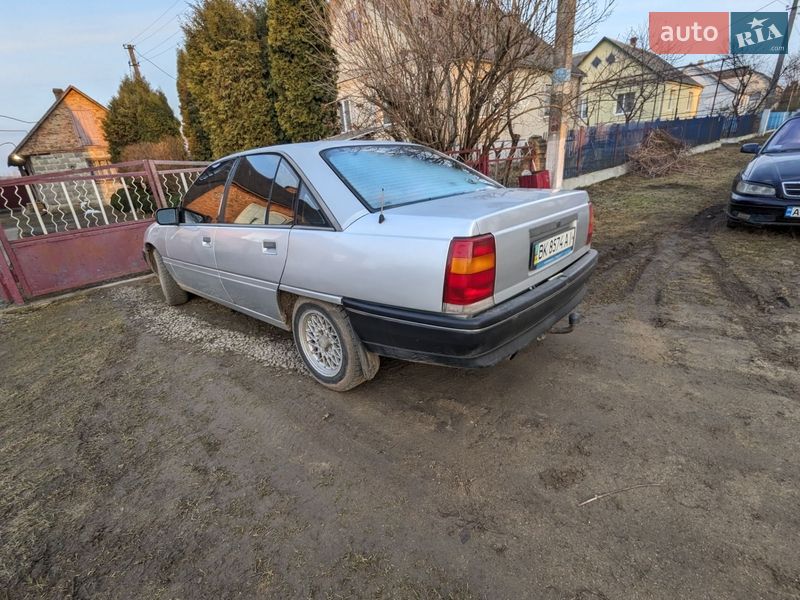 Седан Opel Omega 1988 в Ровно