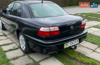 Седан Opel Omega 2000 в Львові