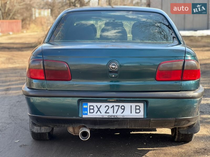 Седан Opel Omega 1995 в Коростене