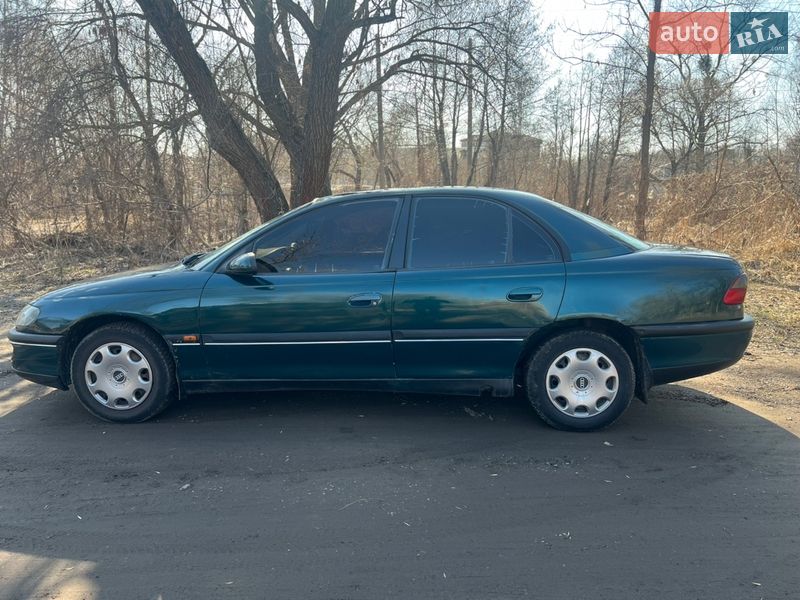 Седан Opel Omega 1995 в Коростене