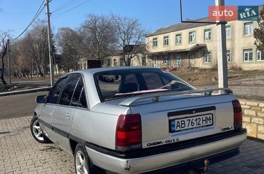 Седан Opel Omega 1988 в Ямполе