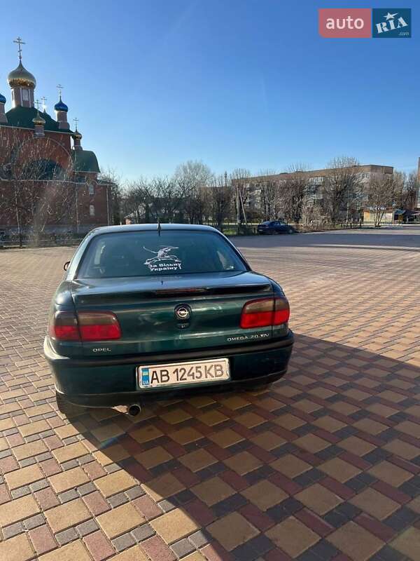 Седан Opel Omega 1997 в Гайсину