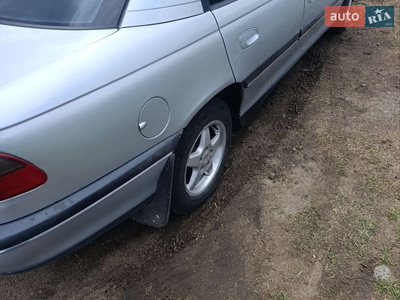 Opel Omega 2000