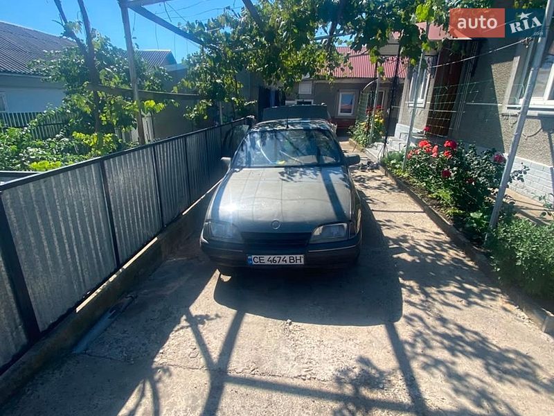 Седан Opel Omega 1988 в Заставной
