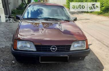 Седан Opel Rekord 1983 в Ужгороде