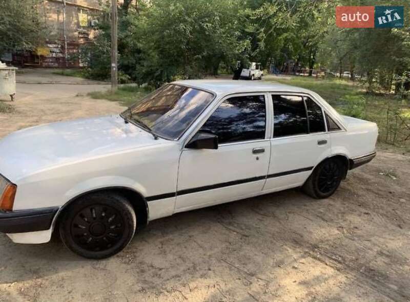 Седан Opel Rekord 1986 в Запоріжжі