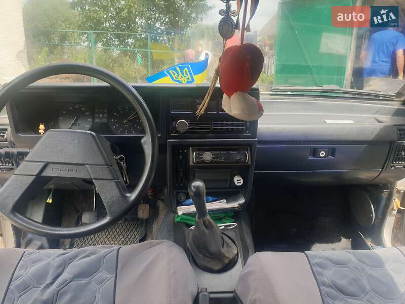 Седан Opel Rekord 1985 в Николаеве