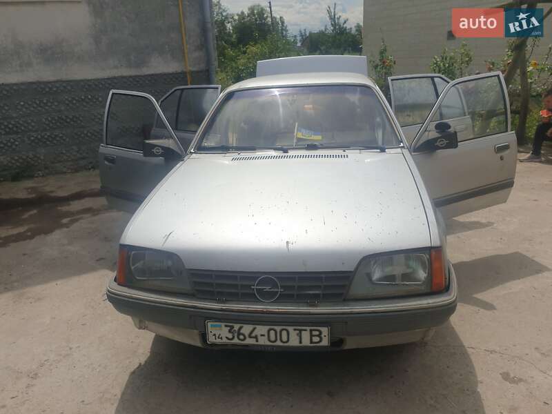 Седан Opel Rekord 1985 в Николаеве