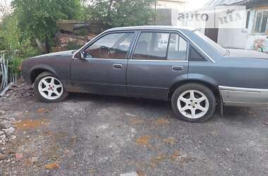 Седан Opel Rekord 1986 в Ивано-Франковске