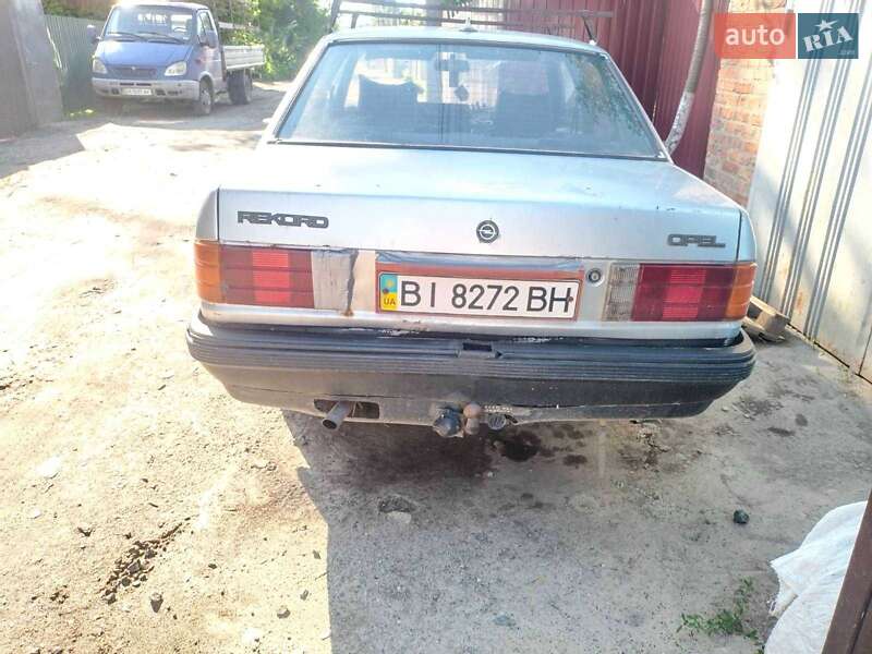 Седан Opel Rekord 1985 в Сумах
