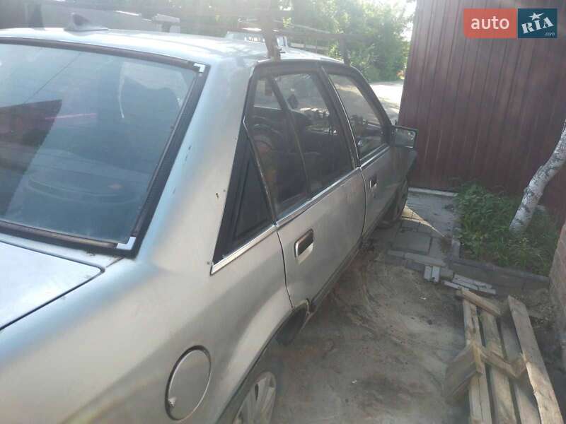 Седан Opel Rekord 1985 в Сумах