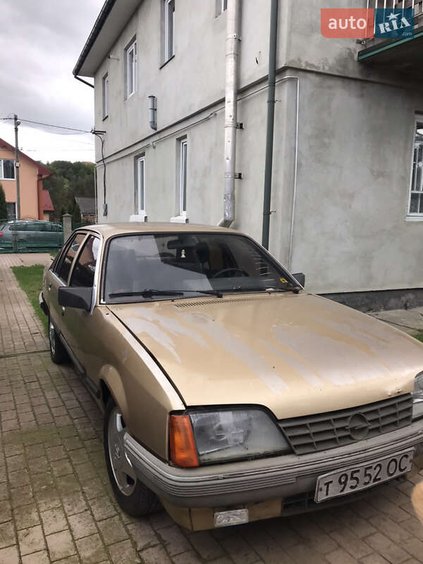 Седан Opel Rekord 1984 в Долині