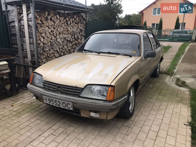 Седан Opel Rekord 1984 в Долині