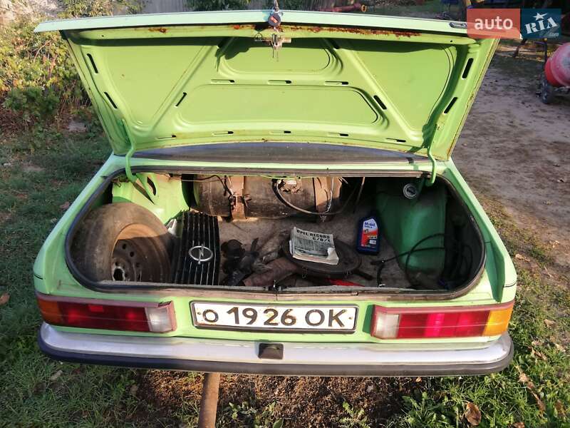 Седан Opel Rekord 1979 в Полтаві