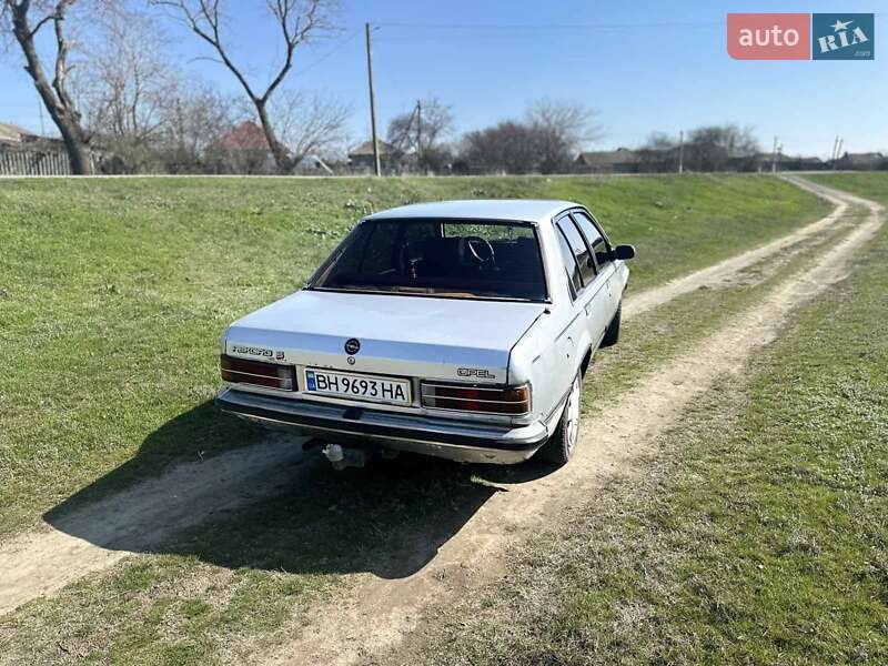 Седан Opel Rekord 1980 в Измаиле