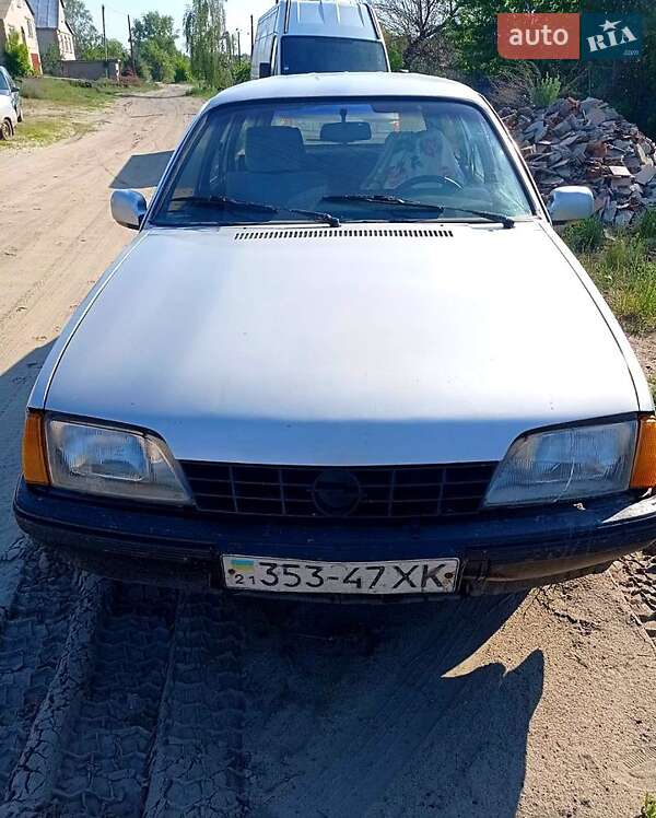 Универсал Opel Rekord 1986 в Изюме