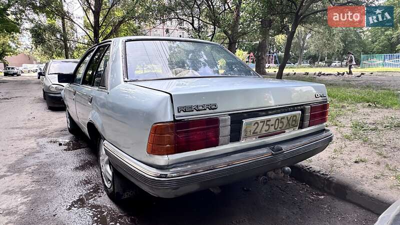 Седан Opel Rekord 1985 в Харкові