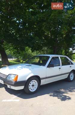 Седан Opel Rekord 1985 в Луцке