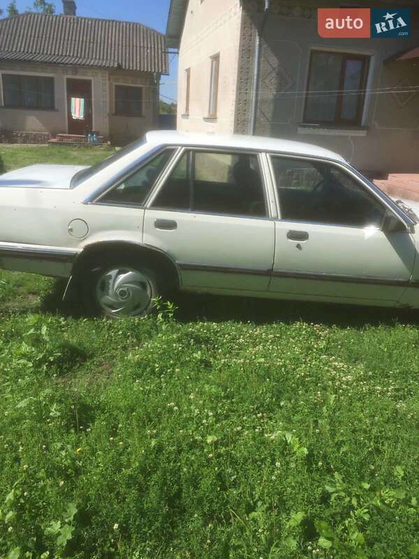 Седан Opel Senator 1986 в 