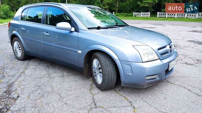 Хэтчбек Opel Signum 2003 в 
