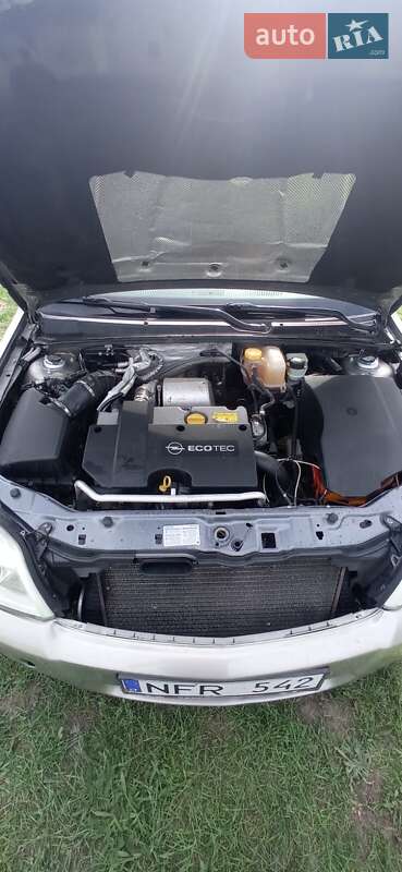 Хэтчбек Opel Signum 2004 в Николаеве