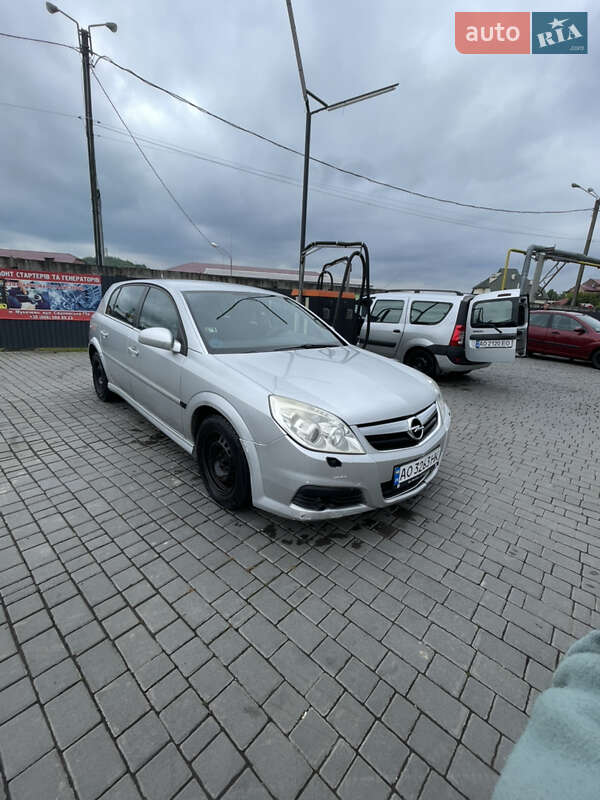 Хетчбек Opel Signum 2005 в Мукачевому