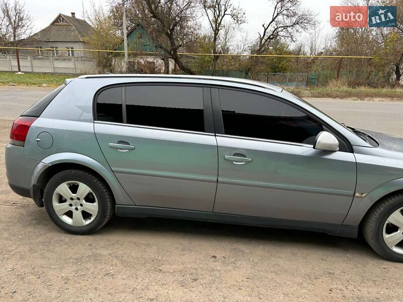 Хэтчбек Opel Signum 2003 в Кривом Роге