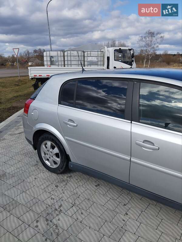 Хэтчбек Opel Signum 2003 в Мостиске